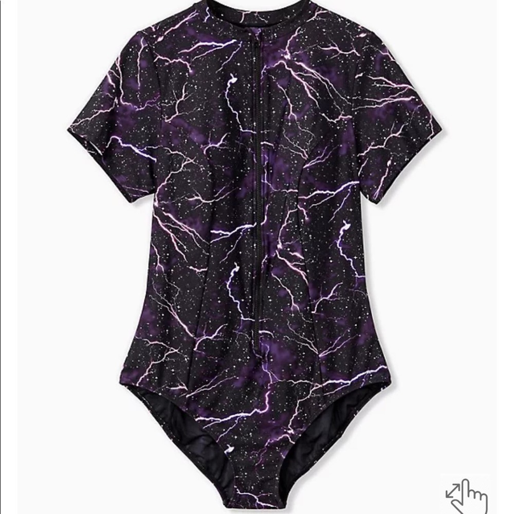 NWOT! Torrid sz 2 Lightning Rash Guard‎ Swim Bathing Suit 2X